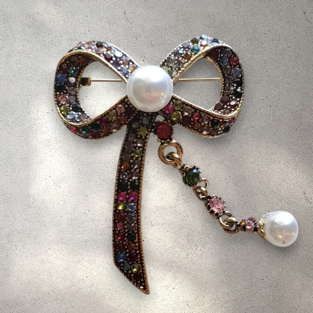 Elegant Bow Brooch With Pearls